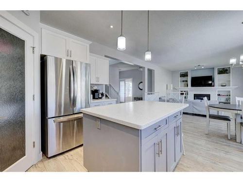 131 Luxstone View Sw, Airdrie, AB - Indoor Photo Showing Kitchen