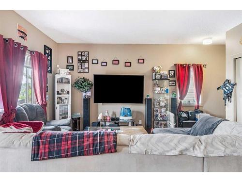 147-300 Evanscreek Court Nw, Calgary, AB - Indoor Photo Showing Bedroom