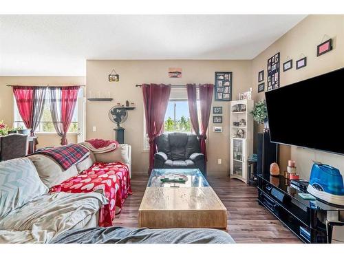 147-300 Evanscreek Court Nw, Calgary, AB - Indoor Photo Showing Living Room