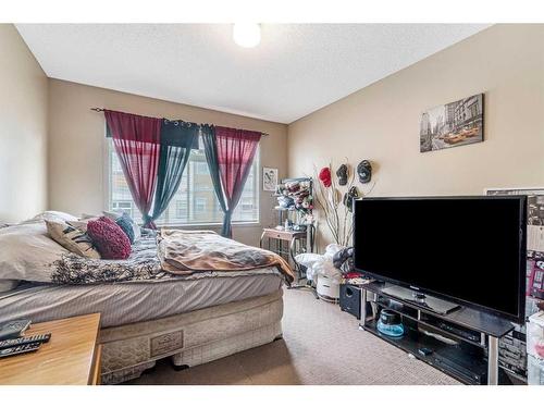 147-300 Evanscreek Court Nw, Calgary, AB - Indoor Photo Showing Bedroom