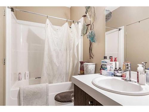 147-300 Evanscreek Court Nw, Calgary, AB - Indoor Photo Showing Bathroom