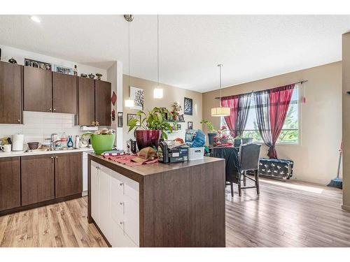 147-300 Evanscreek Court Nw, Calgary, AB - Indoor Photo Showing Kitchen