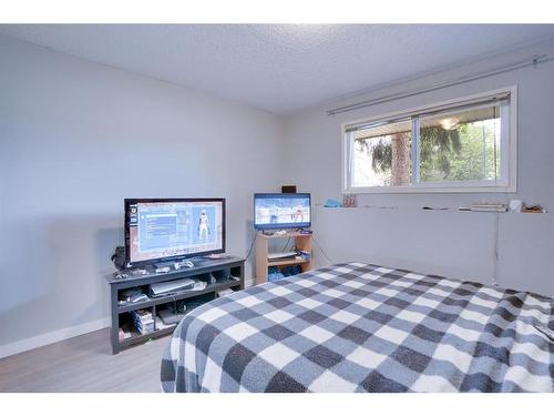 #104-617 56 Avenue Sw, Calgary, AB - Indoor Photo Showing Bedroom