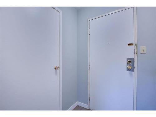 #104-617 56 Avenue Sw, Calgary, AB - Indoor Photo Showing Other Room
