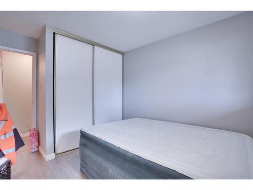 #104-617 56 Avenue Sw, Calgary, AB - Indoor Photo Showing Bedroom