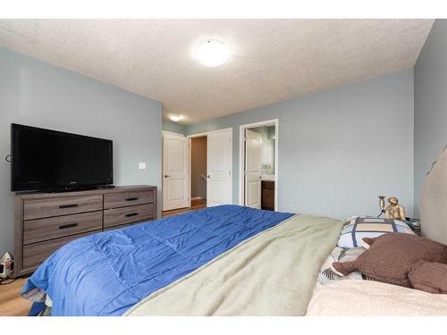 75 Chaparral Valley Gardens Se, Calgary, AB - Indoor Photo Showing Bedroom