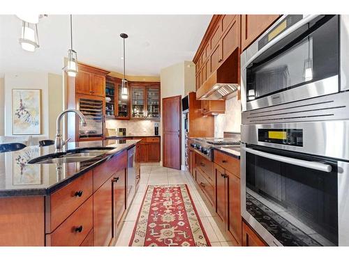 404-8 Hemlock Crescent Sw, Calgary, AB - Indoor Photo Showing Kitchen With Double Sink With Upgraded Kitchen