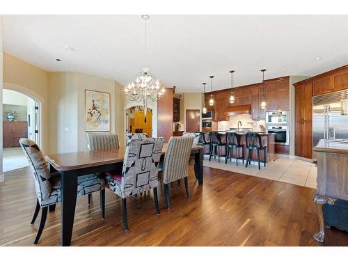 404-8 Hemlock Crescent Sw, Calgary, AB - Indoor Photo Showing Dining Room