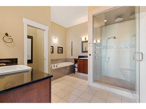 404-8 Hemlock Crescent Sw, Calgary, AB - Indoor Photo Showing Bathroom