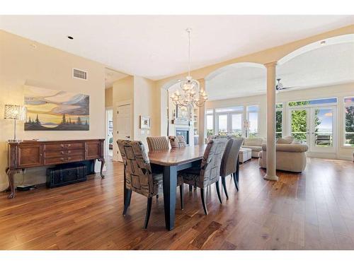 404-8 Hemlock Crescent Sw, Calgary, AB - Indoor Photo Showing Dining Room