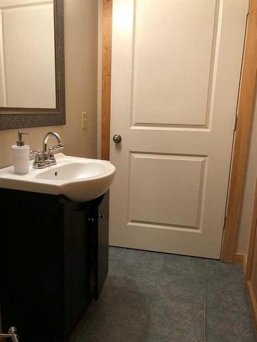 4-31035 Range Road 281, Rural Mountain View County, AB - Indoor Photo Showing Bathroom