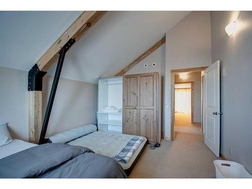 4-31035 Range Road 281, Rural Mountain View County, AB - Indoor Photo Showing Bedroom