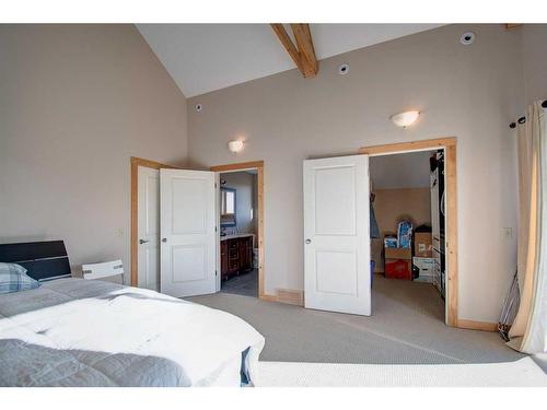 4-31035 Range Road 281, Rural Mountain View County, AB - Indoor Photo Showing Bedroom