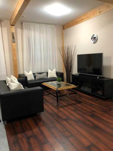 4-31035 Range Road 281, Rural Mountain View County, AB - Indoor Photo Showing Living Room