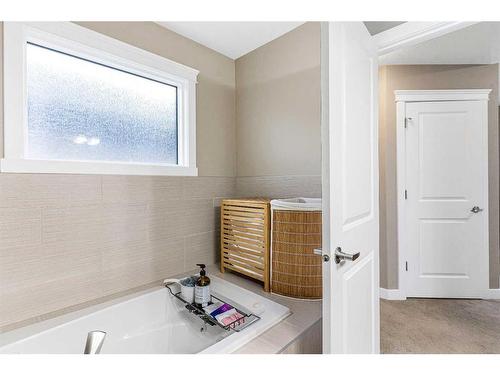 3710 1 Street Nw, Calgary, AB - Indoor Photo Showing Bathroom