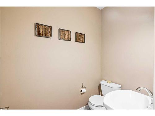 3710 1 Street Nw, Calgary, AB - Indoor Photo Showing Bathroom