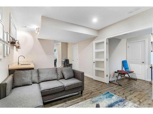 3710 1 Street Nw, Calgary, AB - Indoor Photo Showing Living Room