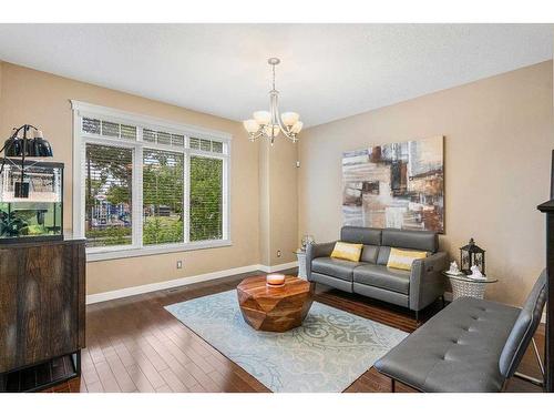 3710 1 Street Nw, Calgary, AB - Indoor Photo Showing Living Room