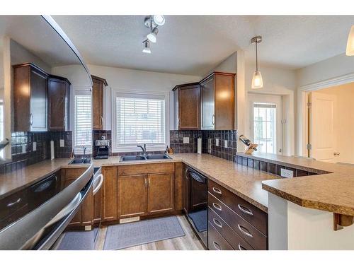 23 Royal Oak Plaza Nw, Calgary, AB - Indoor Photo Showing Kitchen With Double Sink
