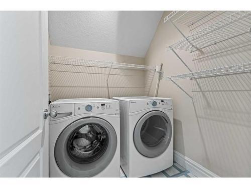 2138 1 Avenue Nw, Calgary, AB - Indoor Photo Showing Laundry Room