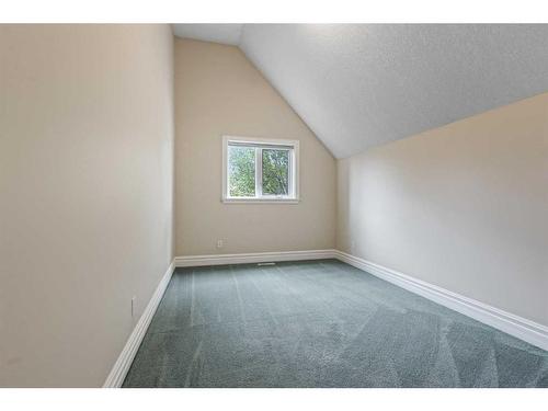 2138 1 Avenue Nw, Calgary, AB - Indoor Photo Showing Other Room