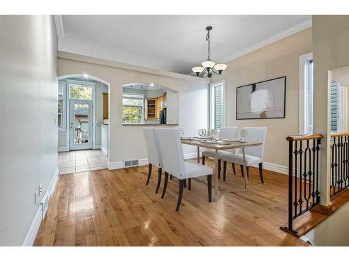 2138 1 Avenue Nw, Calgary, AB - Indoor Photo Showing Dining Room