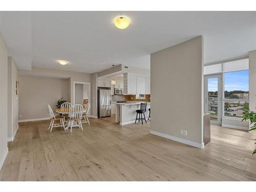 802-16 Varsity Estates Circle Nw, Calgary, AB - Indoor Photo Showing Dining Room