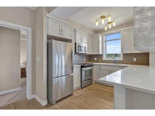 802-16 Varsity Estates Circle Nw, Calgary, AB - Indoor Photo Showing Bedroom