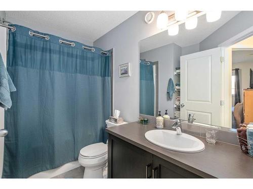 78 Livingston Gate Ne, Calgary, AB - Indoor Photo Showing Bathroom