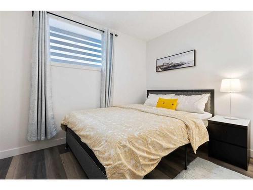 25 Carringham Heights Nw, Calgary, AB - Indoor Photo Showing Bedroom