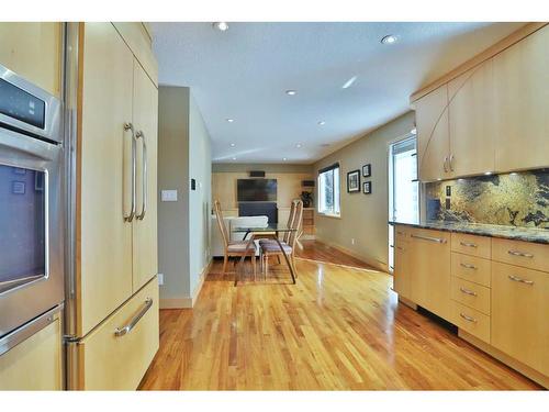 232 Varsity Crescent Nw, Calgary, AB - Indoor Photo Showing Kitchen