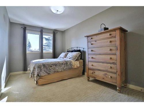 232 Varsity Crescent Nw, Calgary, AB - Indoor Photo Showing Bedroom