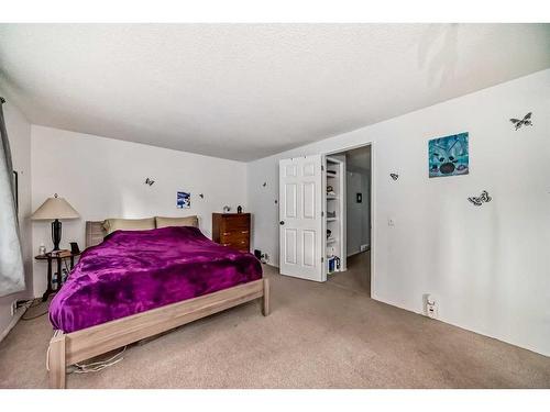 47-310 Brookmere Road Sw, Calgary, AB - Indoor Photo Showing Bedroom