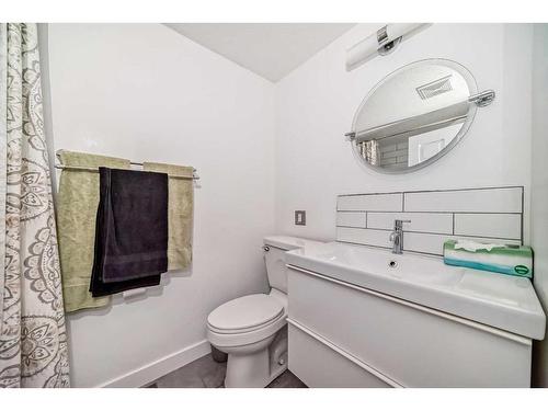 47-310 Brookmere Road Sw, Calgary, AB - Indoor Photo Showing Bathroom