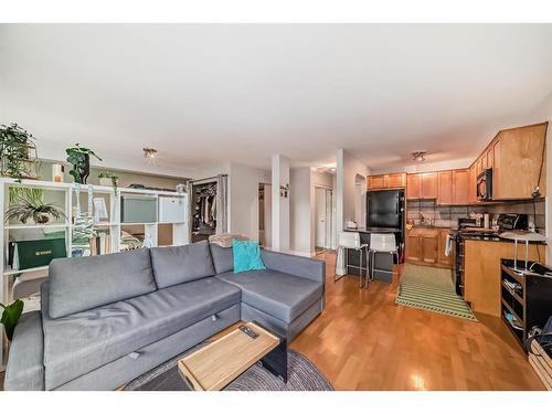 401-835 18 Avenue Sw, Calgary, AB - Indoor Photo Showing Living Room
