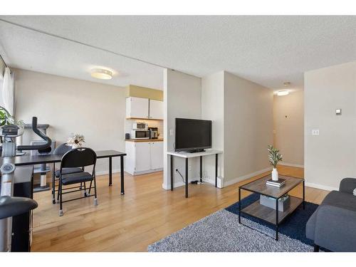 103-630 57 Avenue Sw, Calgary, AB - Indoor Photo Showing Other Room