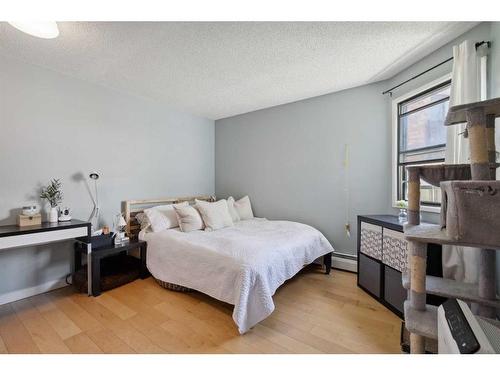103-630 57 Avenue Sw, Calgary, AB - Indoor Photo Showing Bedroom