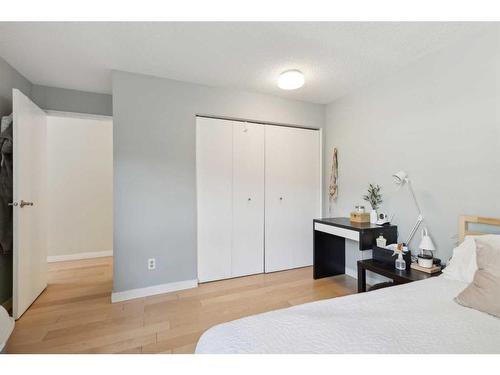 103-630 57 Avenue Sw, Calgary, AB - Indoor Photo Showing Bedroom