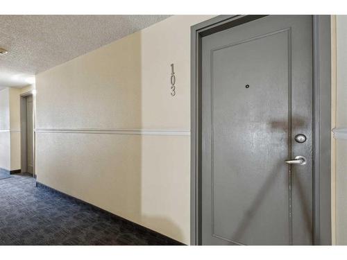 103-630 57 Avenue Sw, Calgary, AB - Indoor Photo Showing Other Room
