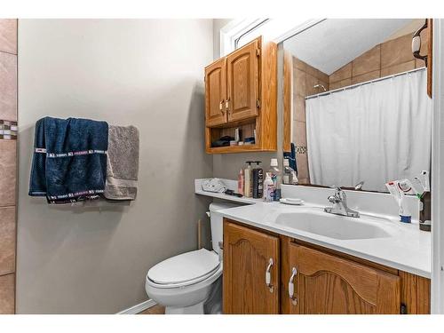 109 Shannon Mews Sw, Calgary, AB - Indoor Photo Showing Bathroom