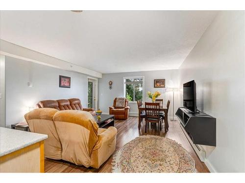 308-4000 Citadel Meadow Point Nw, Calgary, AB - Indoor Photo Showing Living Room