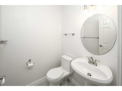 69 Hampstead Terrace Nw, Calgary, AB - Indoor Photo Showing Bathroom
