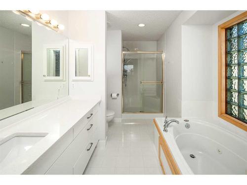 69 Hampstead Terrace Nw, Calgary, AB - Indoor Photo Showing Bathroom