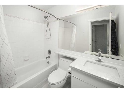 69 Hampstead Terrace Nw, Calgary, AB - Indoor Photo Showing Bathroom