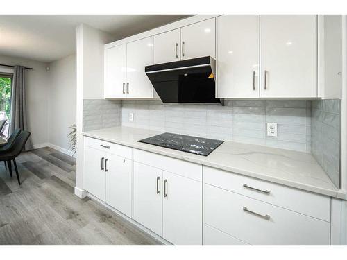 69 Hampstead Terrace Nw, Calgary, AB - Indoor Photo Showing Kitchen