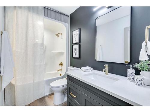 489 Sunmills Drive Se, Calgary, AB - Indoor Photo Showing Bathroom