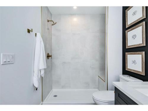 489 Sunmills Drive Se, Calgary, AB - Indoor Photo Showing Bathroom