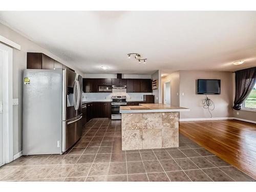 240045A Highway 1, Rural Wheatland County, AB - Indoor Photo Showing Kitchen