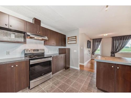 240045A Highway 1, Rural Wheatland County, AB - Indoor Photo Showing Kitchen