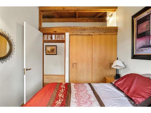 156 Toki Road, Rural Rocky View County, AB - Indoor Photo Showing Bedroom